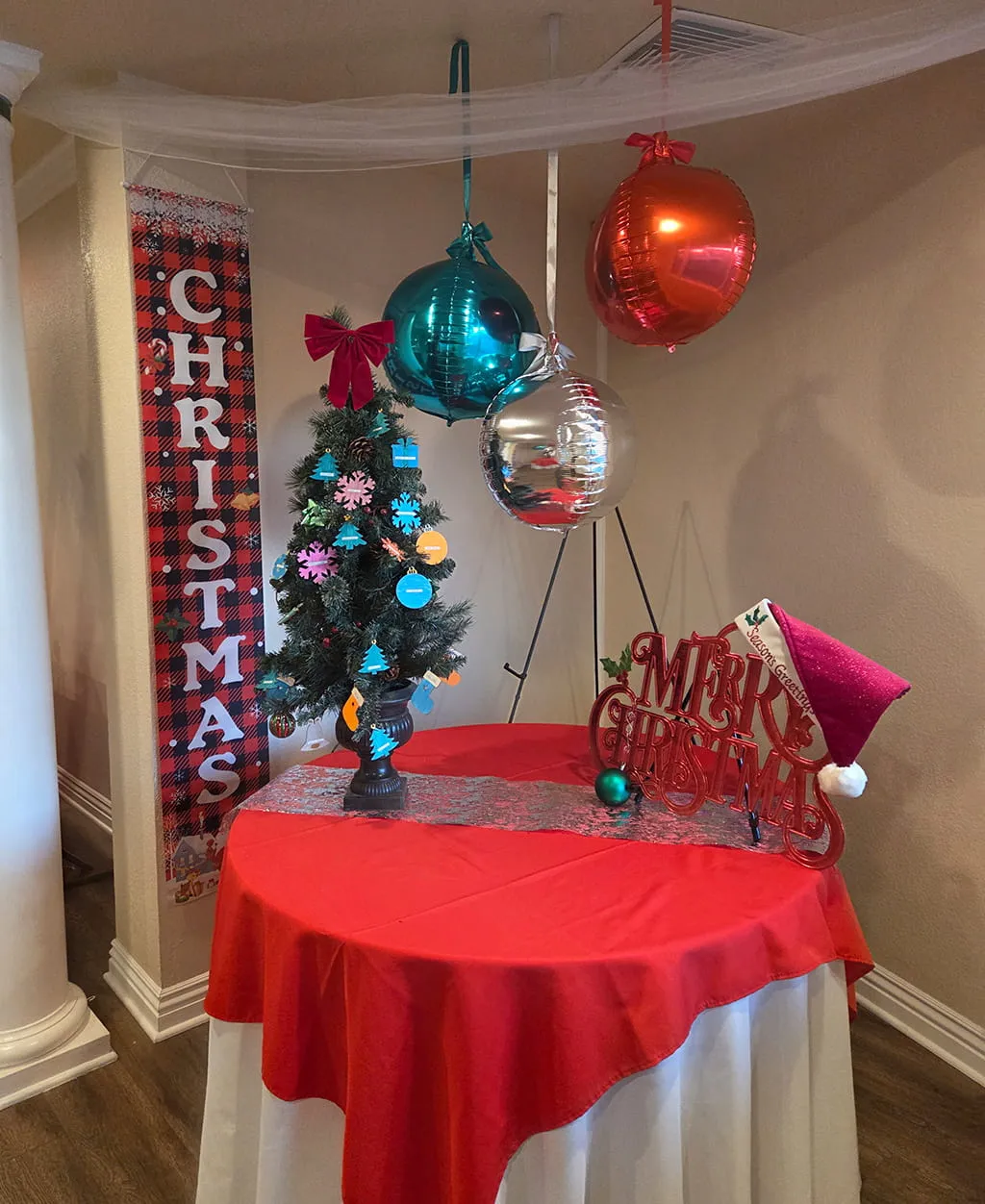 Christmas themed decor with festive table and balloons at Orangecrest Club